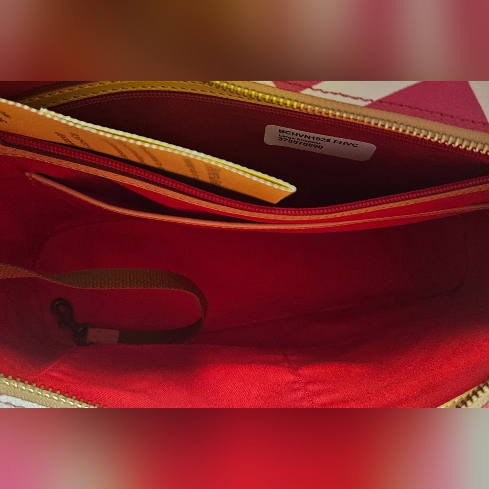 NWT Dooney & Bourke Large Shopper Tote W/ Zipper Closure: Fuchsia/White Chevron - Picture 4 of 11
